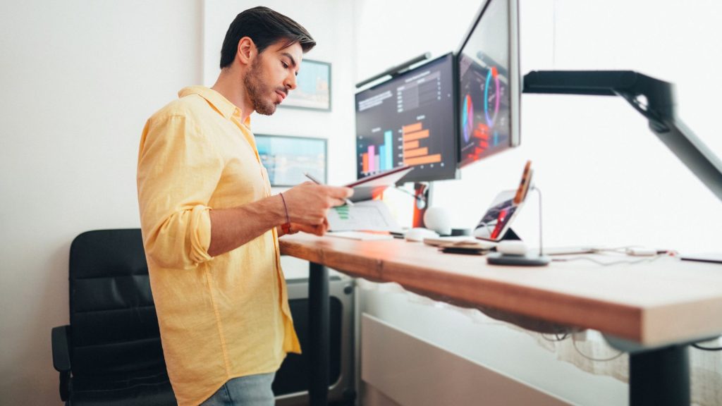 wooden standing desk under 1000 dollar